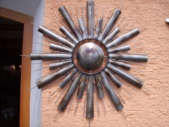 Sonne aus Metall zum Hängen, lackbeschichtet,  Ø ca. 80 cm